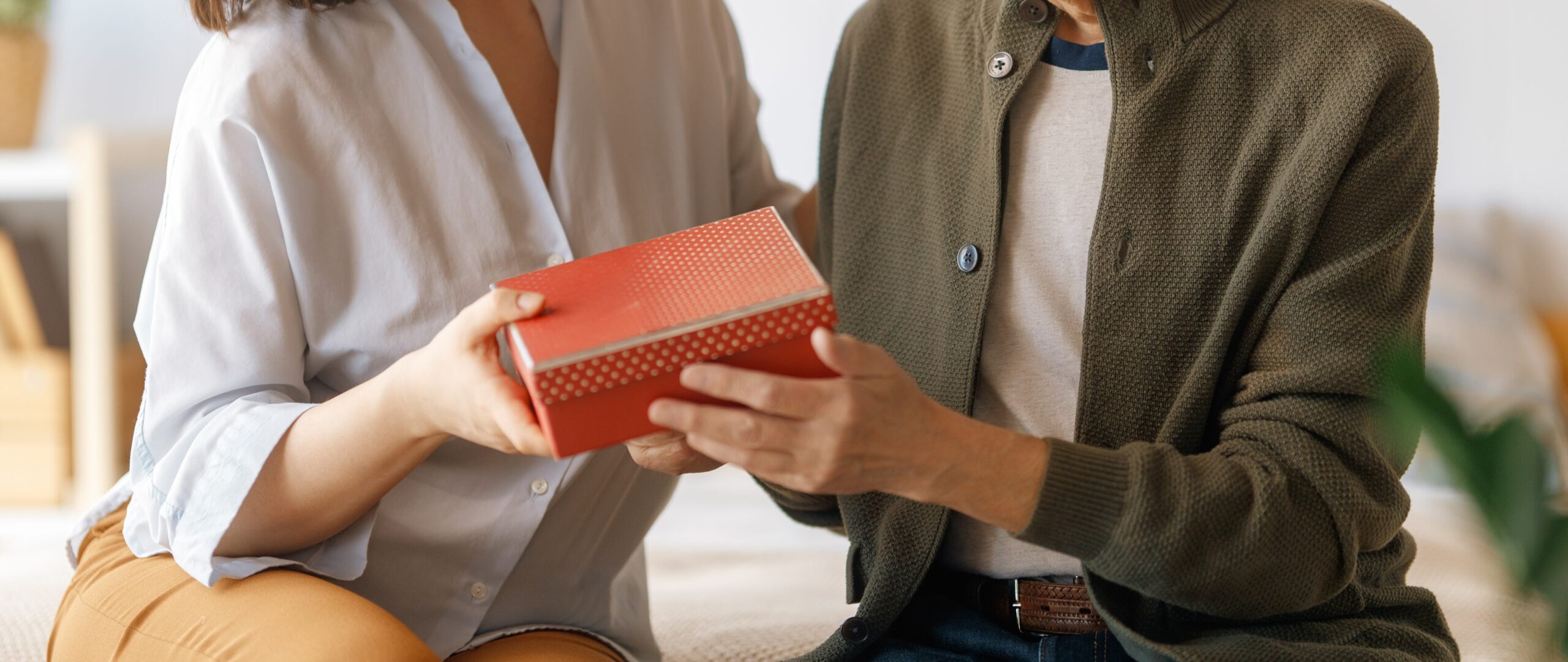 How to Choose a Thoughtful Gift for a Friend Who’s a Teacher